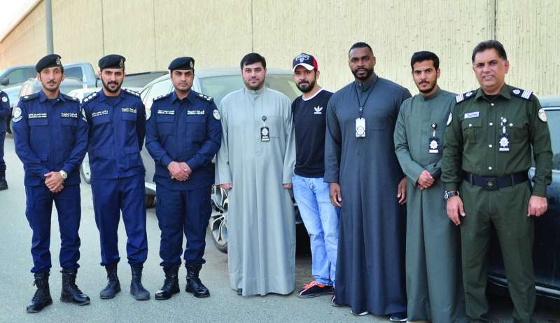 
السويجي متوسطاً فريق الحملة