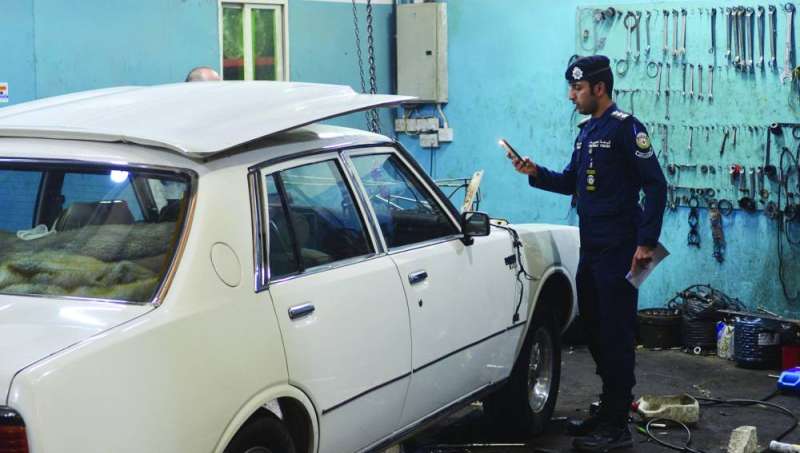 
معاينة وفحص داخل أحد الكراجات
