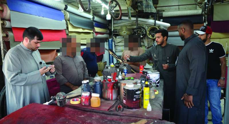 
تدقيق	 (تصوير سعود سالم)