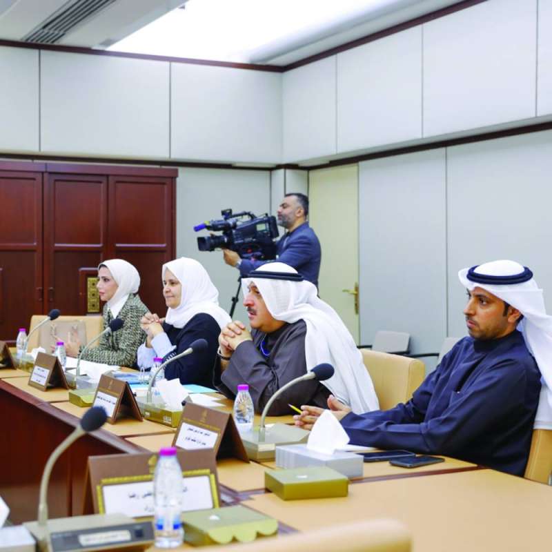 
وزير الصحة في اجتماع اللجنة الصحية
