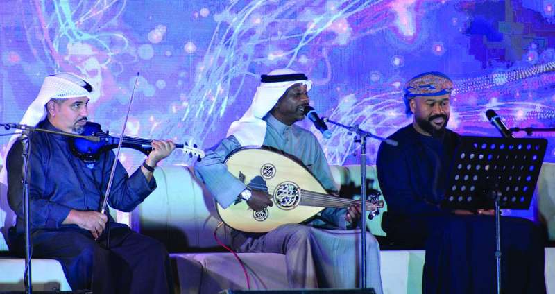 فواز المرزوق وماجد المخيني خلال الحفل	 (تصوير سعود سالم) 