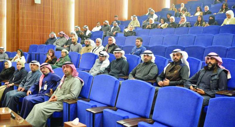 عدد من الضباط القضائيين ينتظرون أداء القسَم 