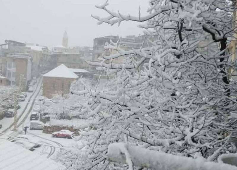 من أحد مواسم الشتاء الضارية في لبنان