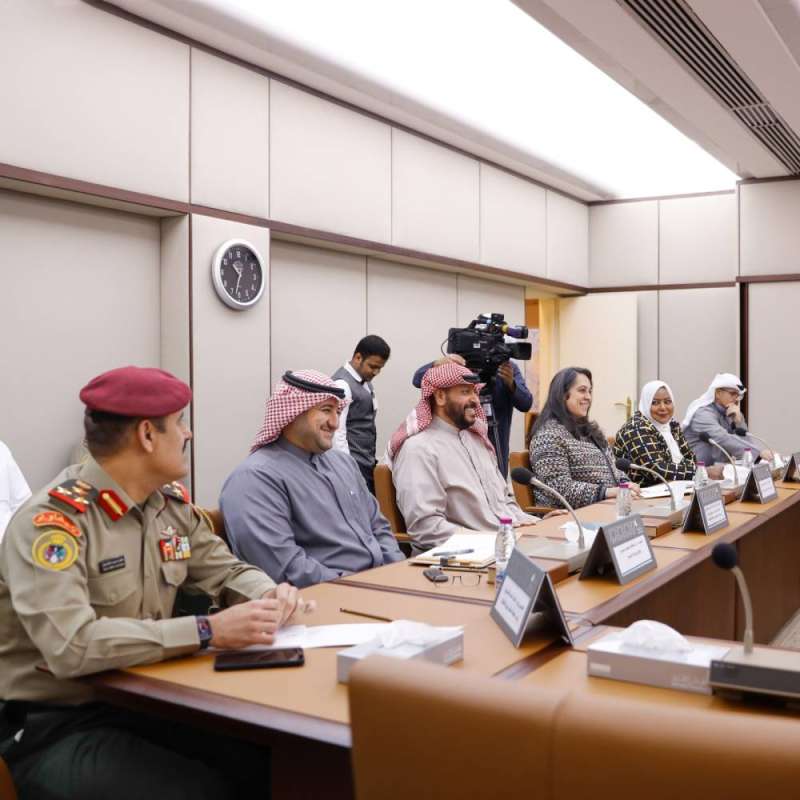 طلال الخالد خلال مشاركته في اجتماع لجنة التحقيق النيابية أمس