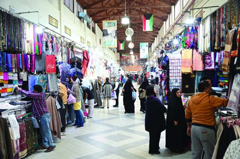 الحياة تدب في السوق القديم 