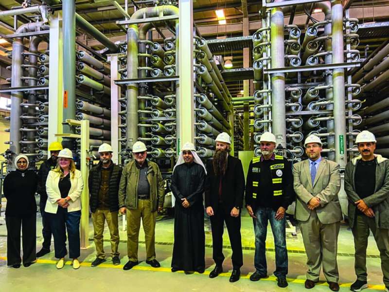 
وفد السفارة الأميركية ومسؤولو «الأشغال» في المحطة