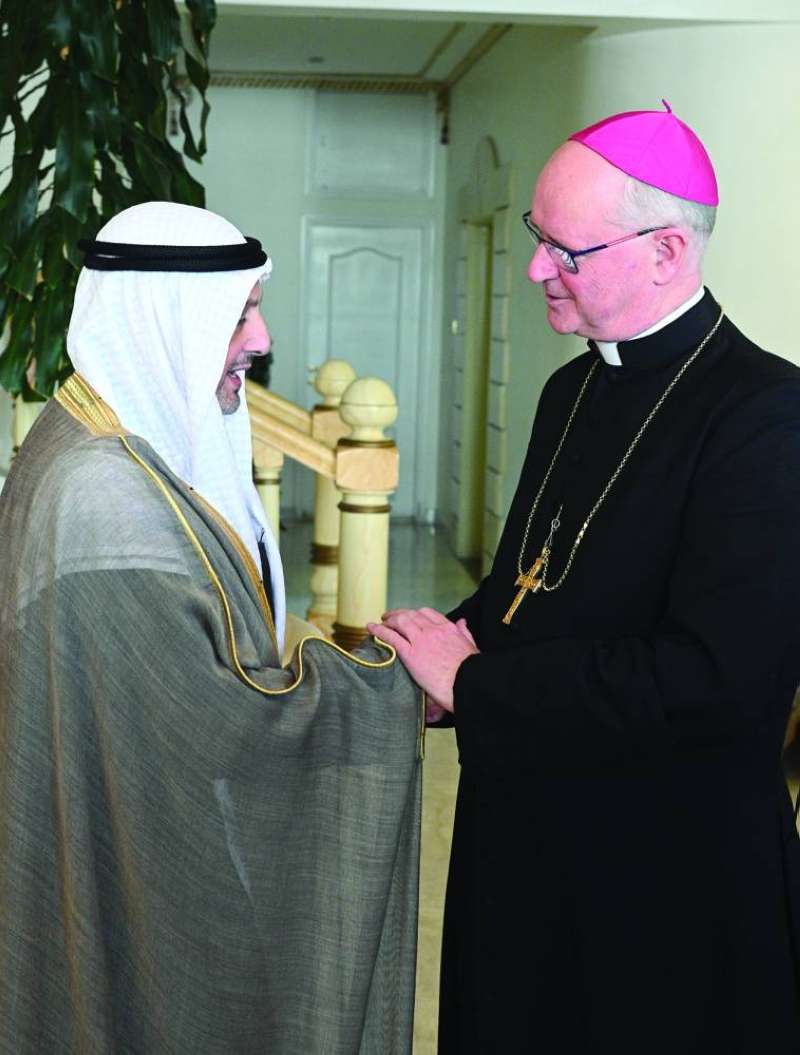 
سالم الصباح معزياً السفير البابوي

