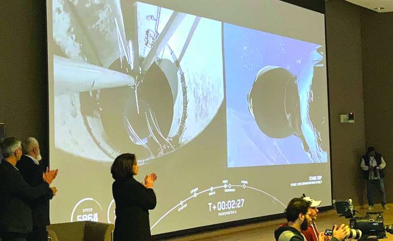 الجسار تشرح مراحل إطلاق الصاروخ الحامل للقمر الاصطناعي الكويتي