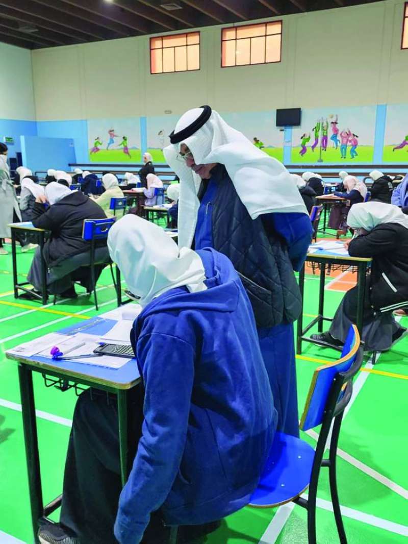 المقصيد خلال جولته في إحدى لجان البنات 