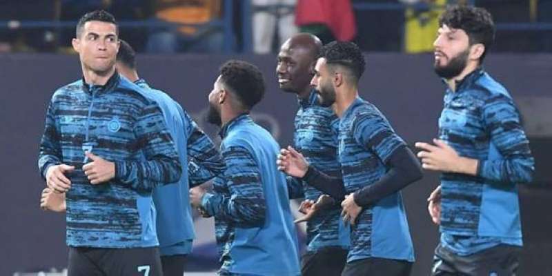  جلال الدين ماشاريبوف (يمين) ورونالدو 