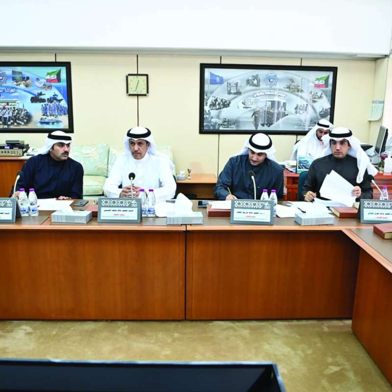 
من اجتماع سابق للجنة الداخلية والدفاع
