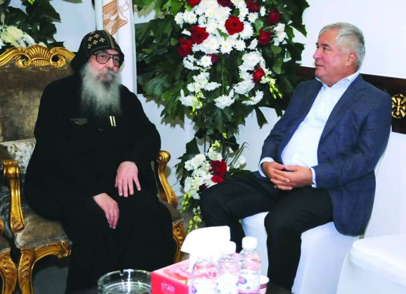 
عميد السلك الديبلوماسي سفير طاجيكستان الدكتور زبيدالله زبيدوف مقدماً التهنئة
