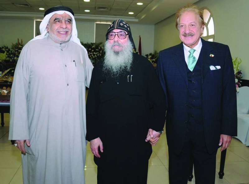 
محمد المنصور وعدنان عبدالصمد يقدمان التهنئة
