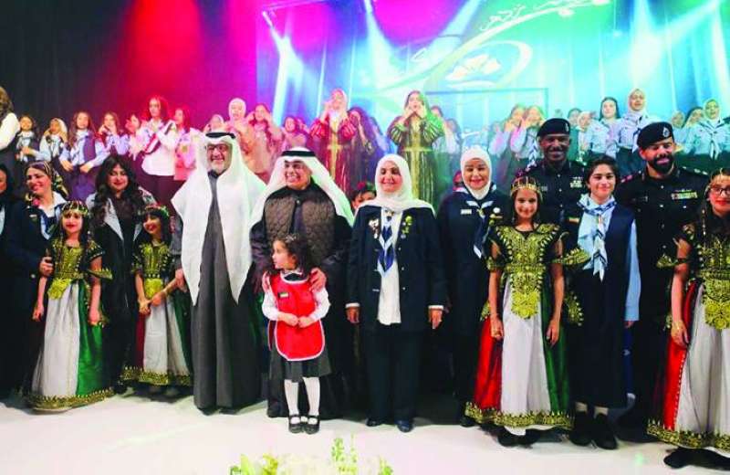 
المقصيد ومسؤولو جمعية المرشدات وعدد من الزهرات في لقطة جماعية
