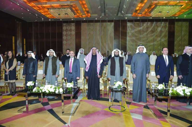 
مقدم الحضور خلال عزف السلام الوطني