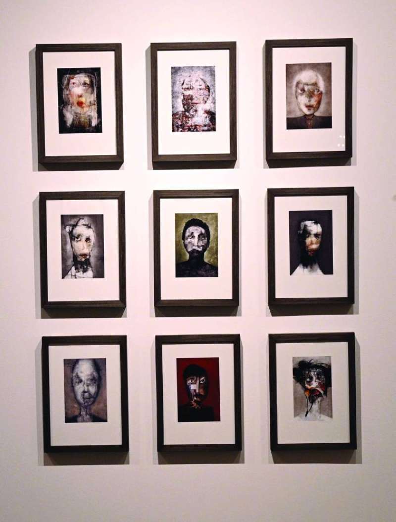 عدد من أعمال قبازرد الفنية 	 (تصوير نايف العقلة)