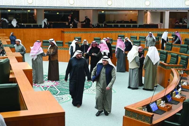 
النواب يغادرون قاعة عبدالله السالم
