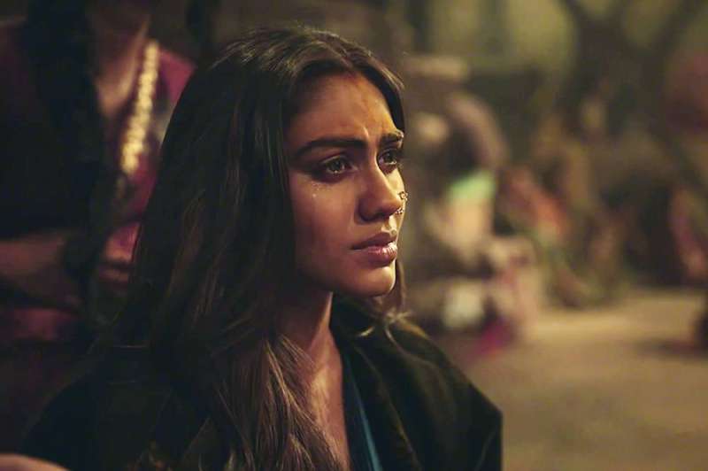 الممثلة الهندية أبيكشا بوروال 