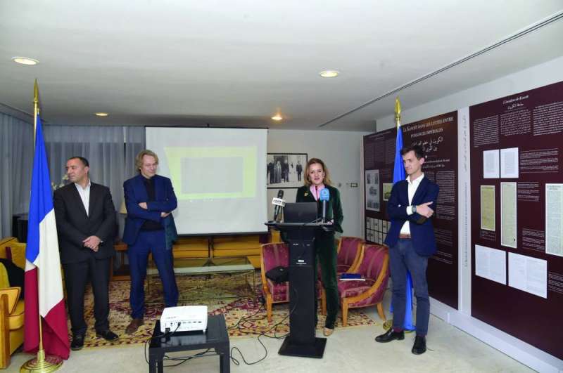 
السفيرة الفرنسية والكاتب فيليب بيتريا
