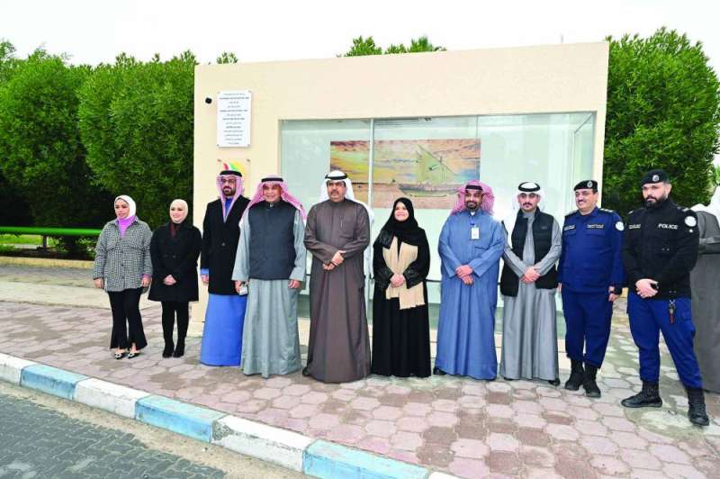 الأصفر وقياديو المحافظة وقادة أمنيون عقب افتتاح المحطة (تصوير أسعد عبدالله)