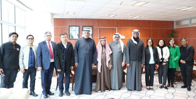 الوفد الفيليبيني في لقائه مع القوى العاملة 