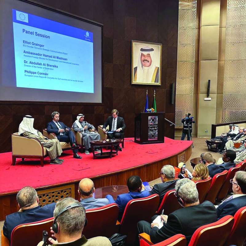 
المشاركون في الجلسة الأولى لورشة العمل
