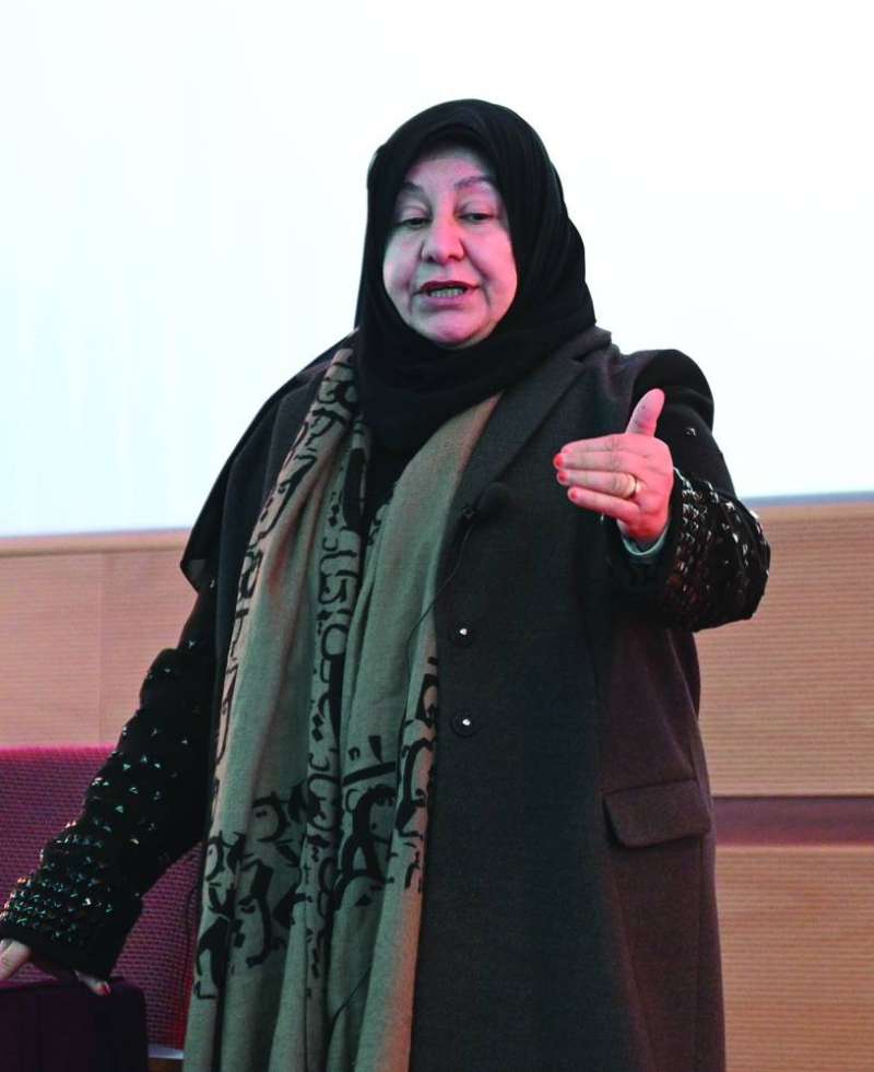 خلود السعدون متحدثة للجمهور 