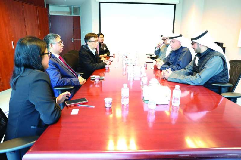 جانب من الاجتماع المشترك بين ممثلي «القوى العاملة» والوفد الفيلبيني