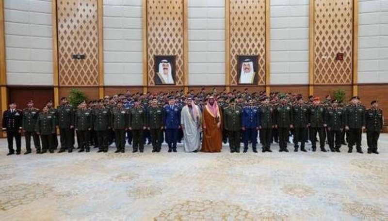 الوزير الشيخ طلال الخالد يرعى مراسم ترقية الدفعة 27 من ضباط الجيش