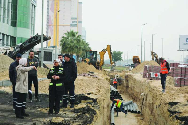 
المسعد خلال جولتها على أحد المشاريع