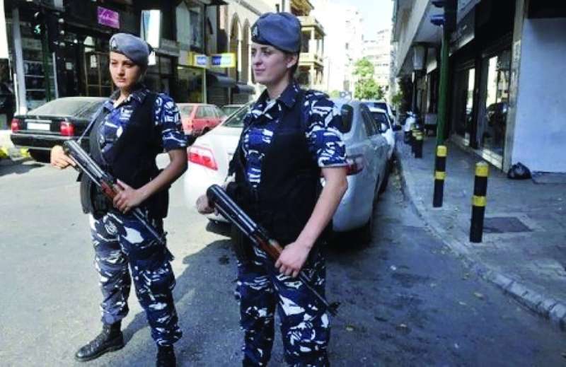 شرطيتان لبنانيتان في وسط بيروت