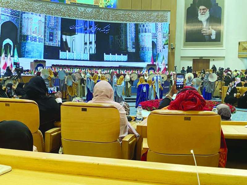 نشاط ثقافي من داخل قاعة المؤتمر