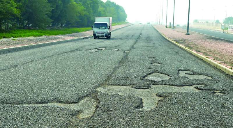 
طرق متهالكة	  (تصوير سعود سالم)
