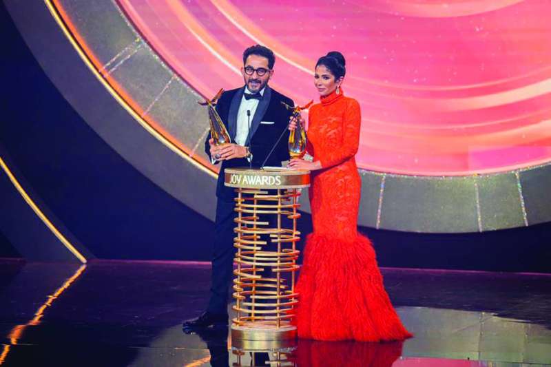 أحمد حلمي ومنى زكي
