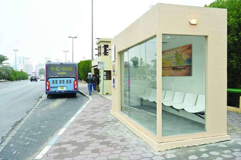 
«محطة الانتظار النموذجية» قبل إزالتها	 (تصوير أسعد عبدالله)
