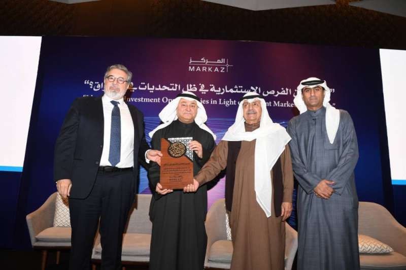 ضرار الغانم يكرّم فاروق بستكي بحضور خليل والنصف