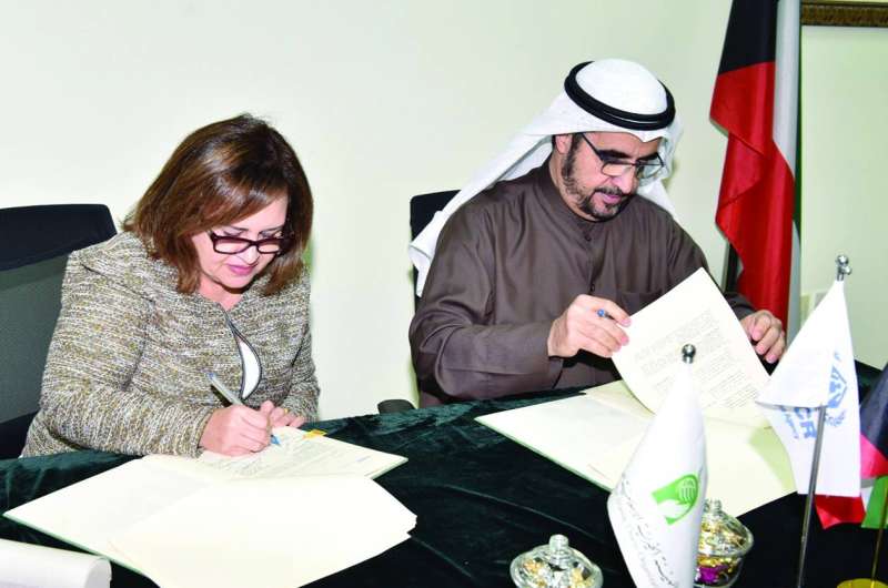 الصميط والربيعان خلال توقيع اتفاقية التعاون