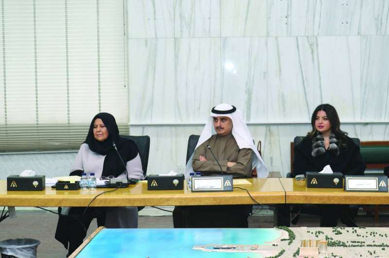 
أحمد المنفوحي حاضراً اجتماع اللجنة
