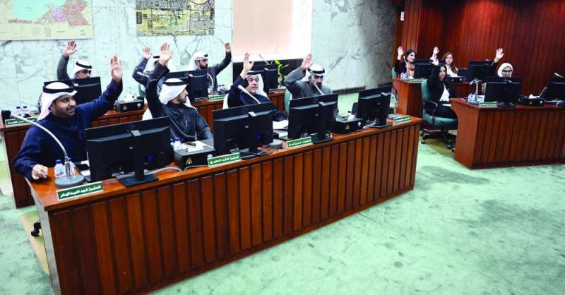 
تصويت بالموافقة من أعضاء المجلس
