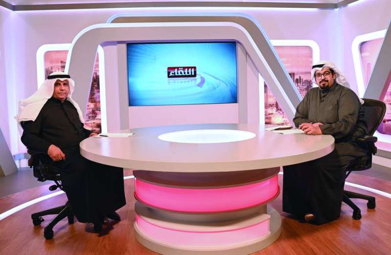 
العزب مع الزميل خليفة المزين في البرنامج			 (تصوير نايف العقلة)
