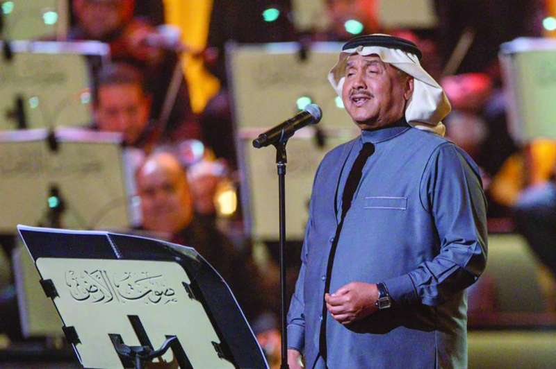 محمد عبده غنّى «ليلة تُمرّين»