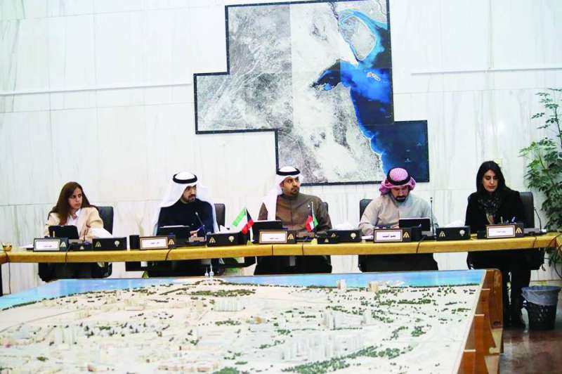 
جانب من اجتماع اللجنة القانونية والمالية