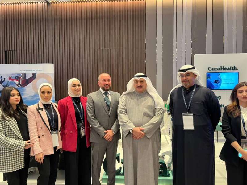 وزير الصحة ومشاركون في المؤتمر 