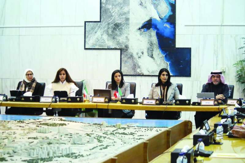 عضوات المجلس البلدي خلال اجتماع لجنة المخطط الهيكلي 