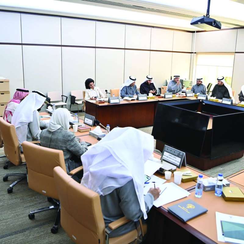 
من اجتماع اللجنة التعليمية أمس
