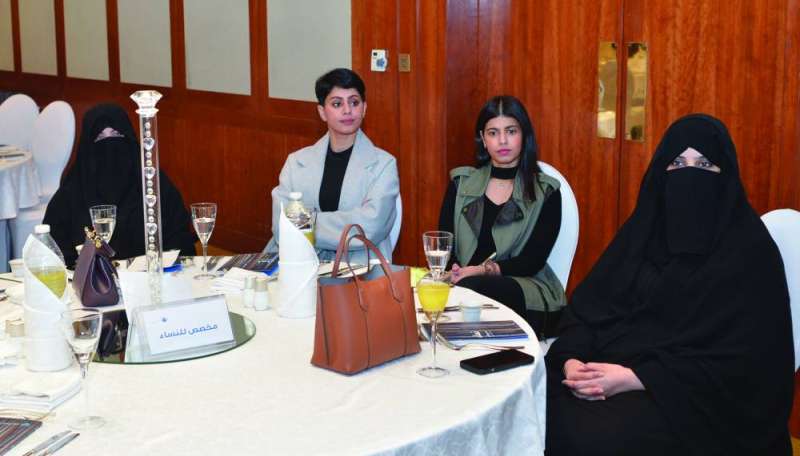 حضور نسائي في الحفل