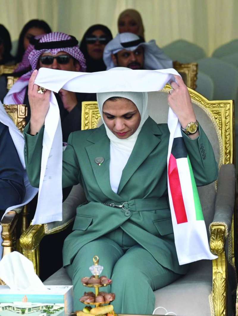 البغلي تضع شالاً بعَلم الكويت