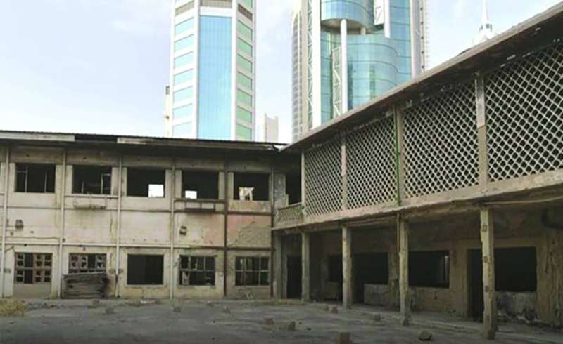 
مدرسة عائشة في القبلة
