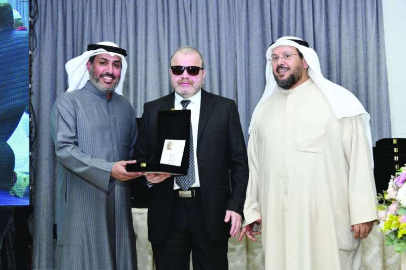 
محمود إدريس مُكرّماً
