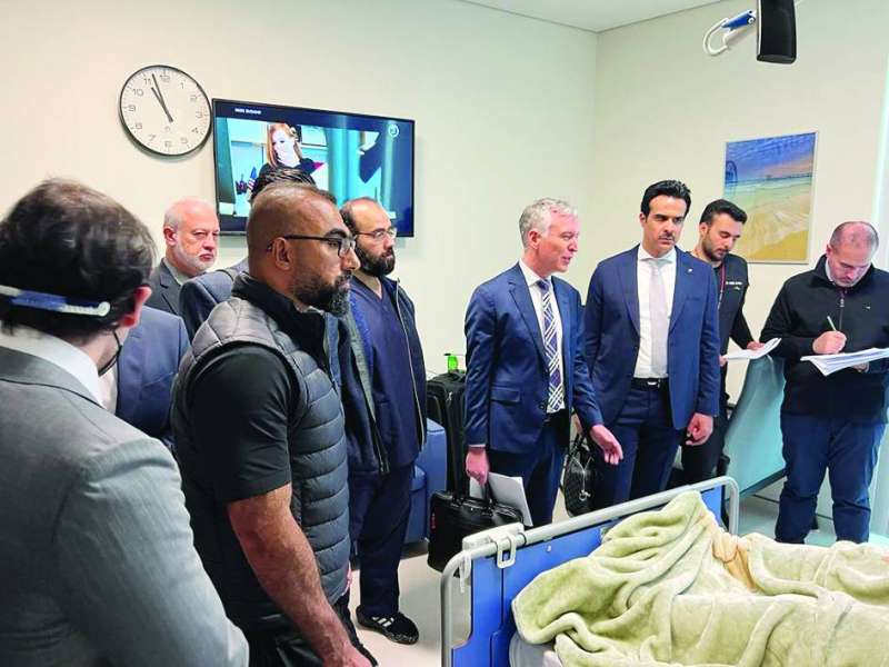 
معاينة أحد مرضى السمنة
